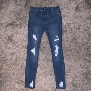 HOLLISTER
